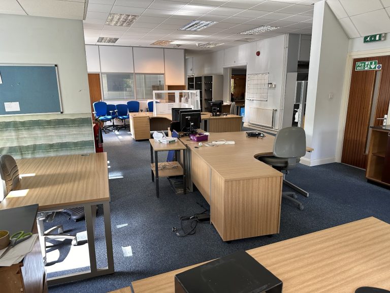 How to Successfully Clear Out Your Office in Glasgow